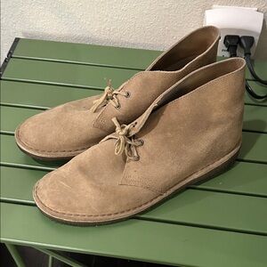 Clark’s Men's Tan Suede Desert Boots